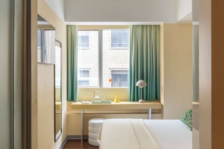 Room 10 of 83