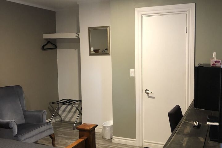 Room 25 of 73