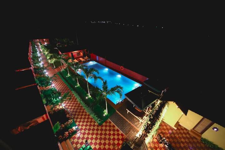 Pool 50 of 117