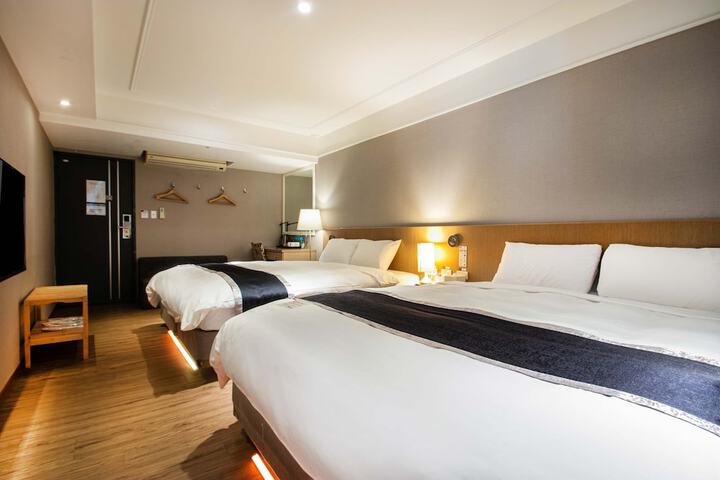 Room 25 of 51