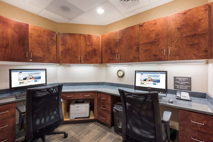 Business Center 36 of 38