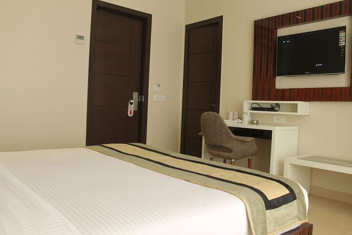 Room 10 of 34
