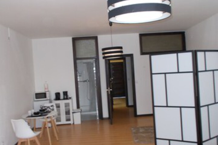 Room 12 of 32