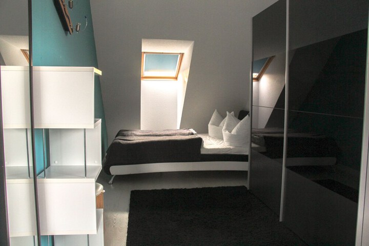 Room 6 of 86