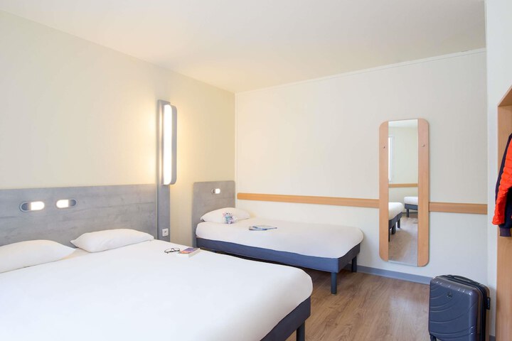 Room 3 of 36