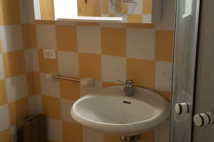 Room 8 of 17