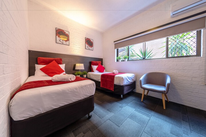 Room 13 of 73