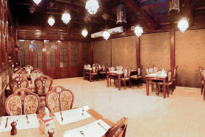Dining 19 of 21
