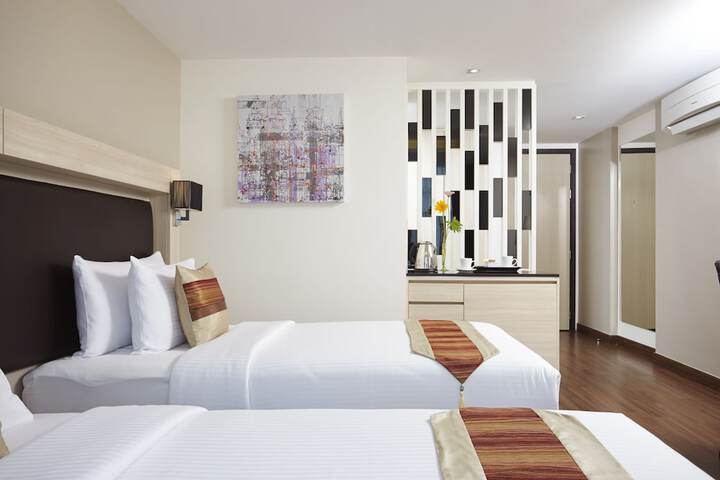 Room 10 of 26