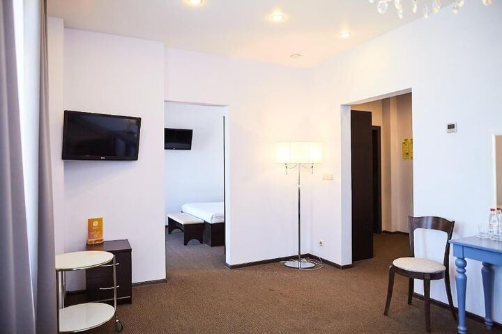 Room 33 of 82