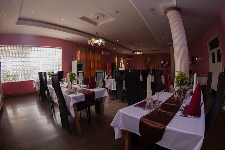 Dining 22 of 37