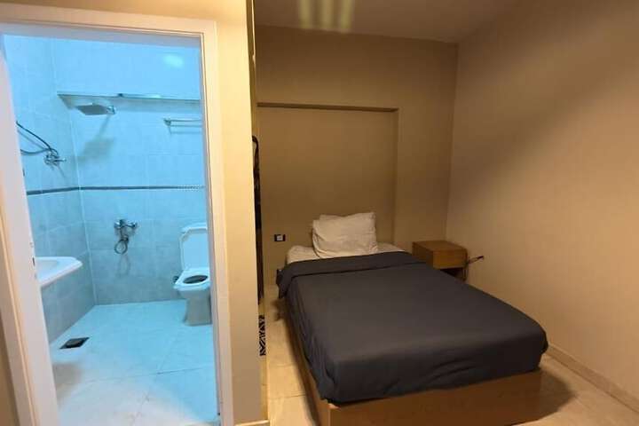 Room 6 of 31