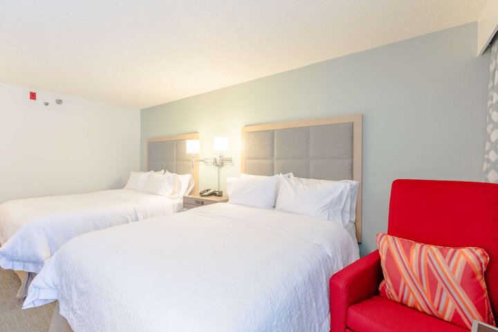 2 Queen Beds (8 of 21)