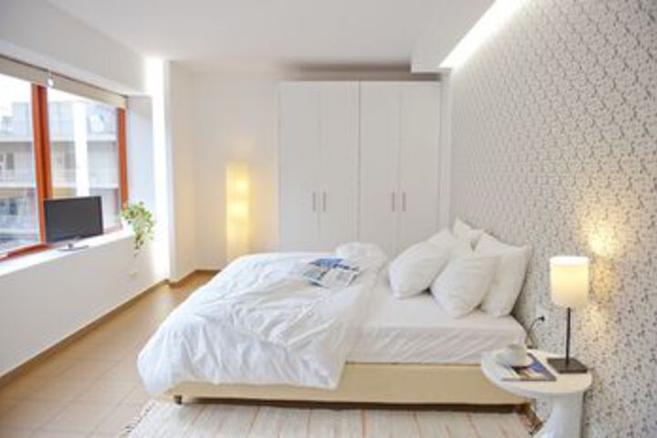 Room 6 of 25