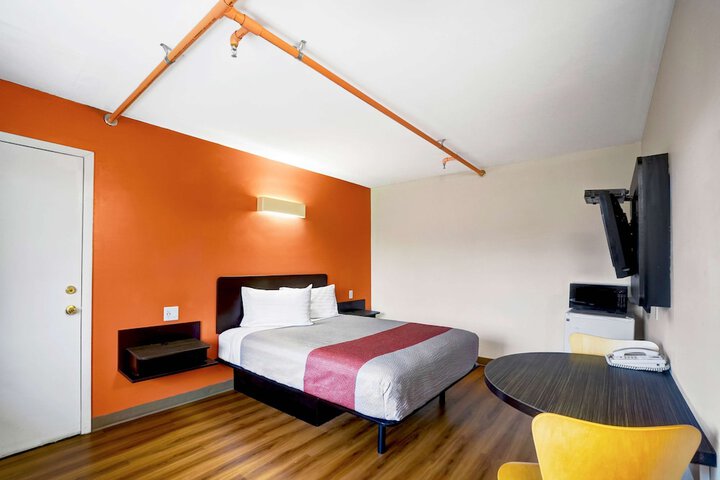 Room 17 of 25