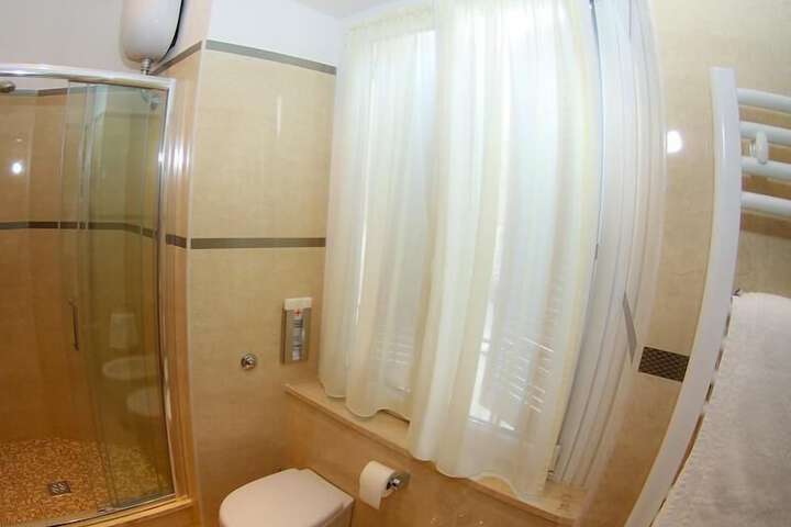 Room 18 of 22