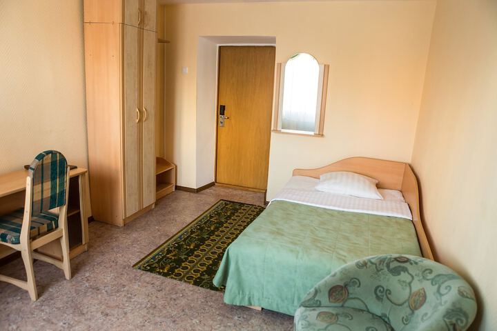 Room 11 of 48
