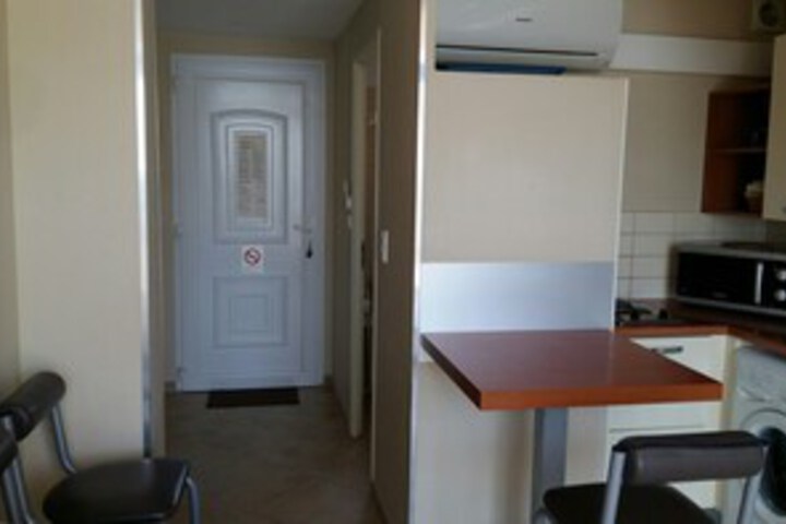 Room 5 of 9