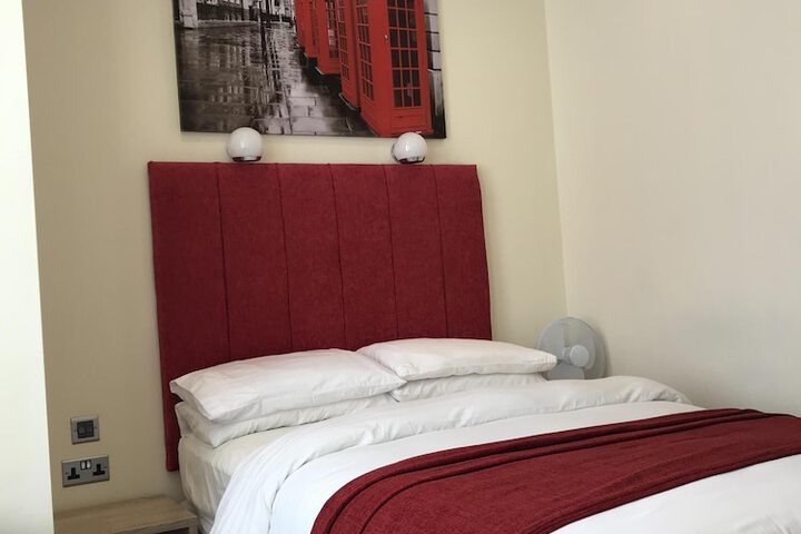 Room 14 of 66