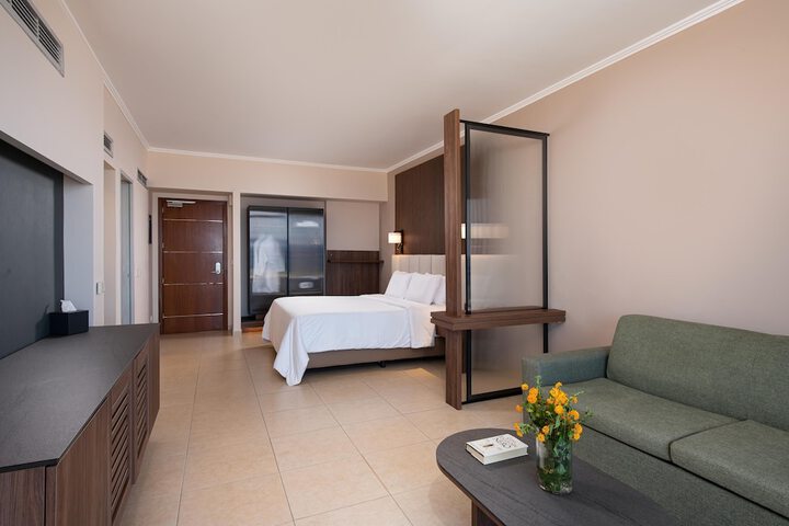 Room 52 of 283