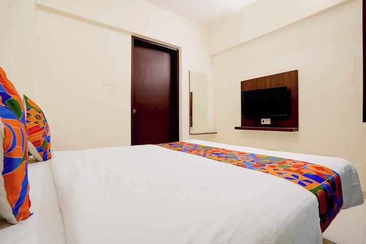 Room 17 of 33