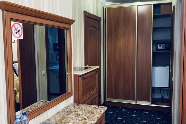 Room 11 of 49
