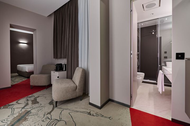 Room 50 of 96