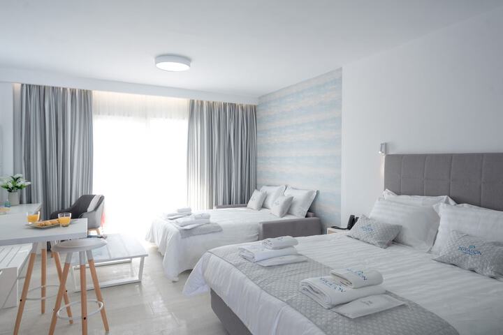 Room 32 of 98
