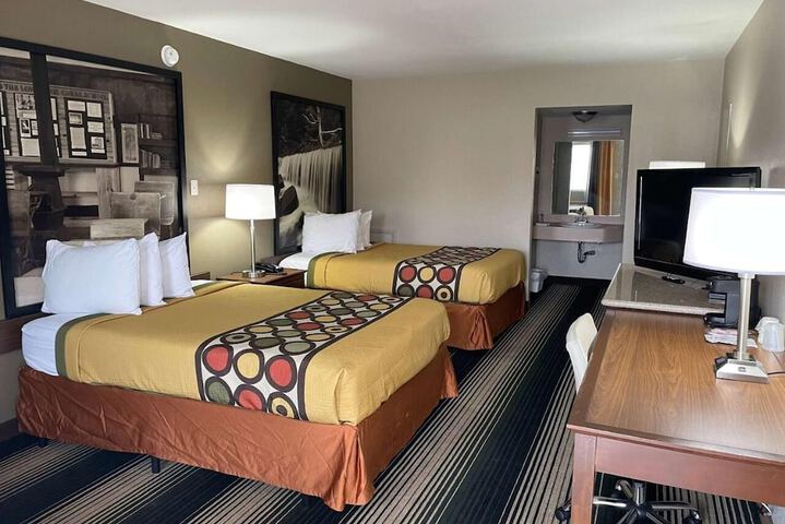Room 10 of 19