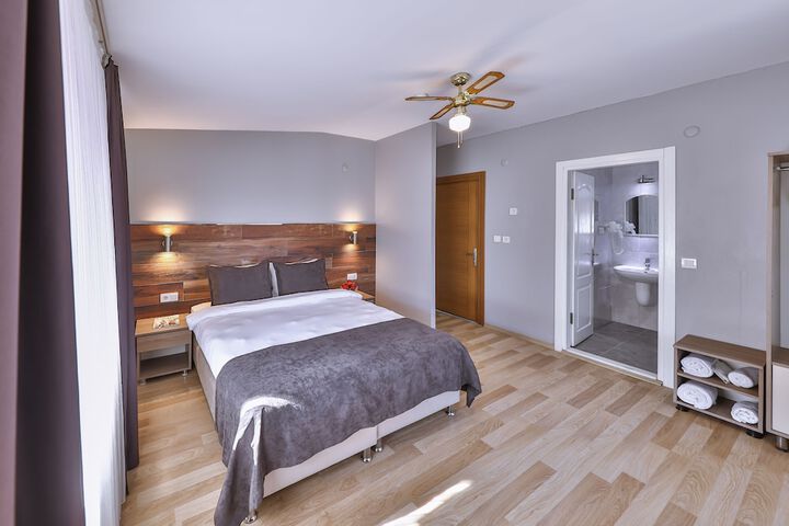 Room 18 of 125