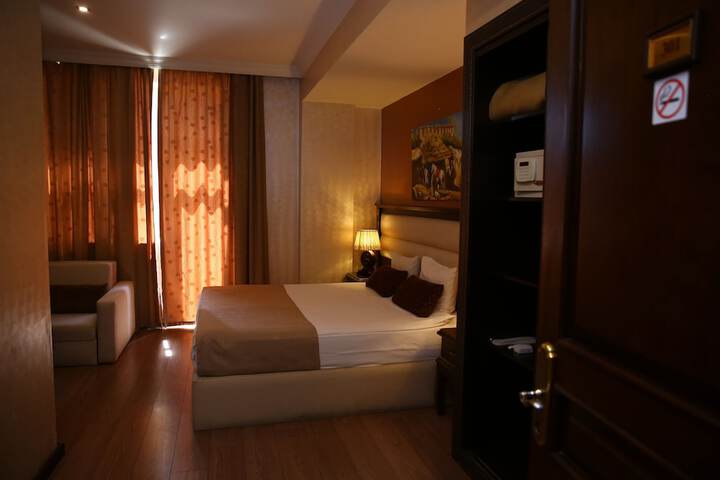 Room 10 of 122