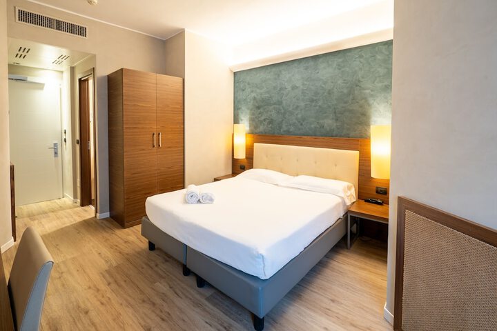 Room 53 of 101