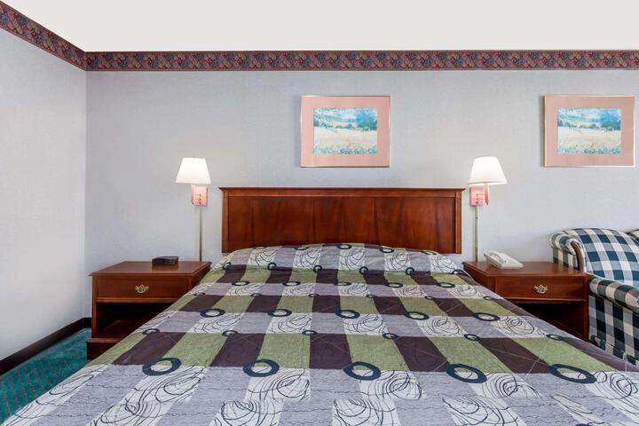 1 King Bed (7 of 7)