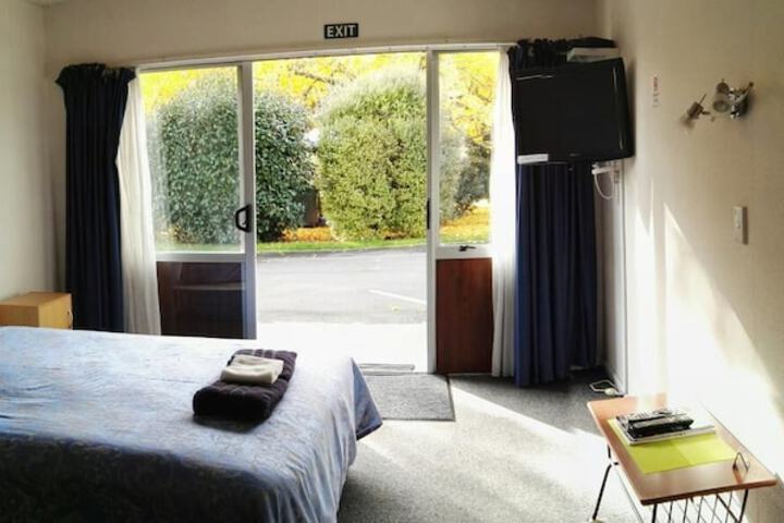 Room 11 of 34