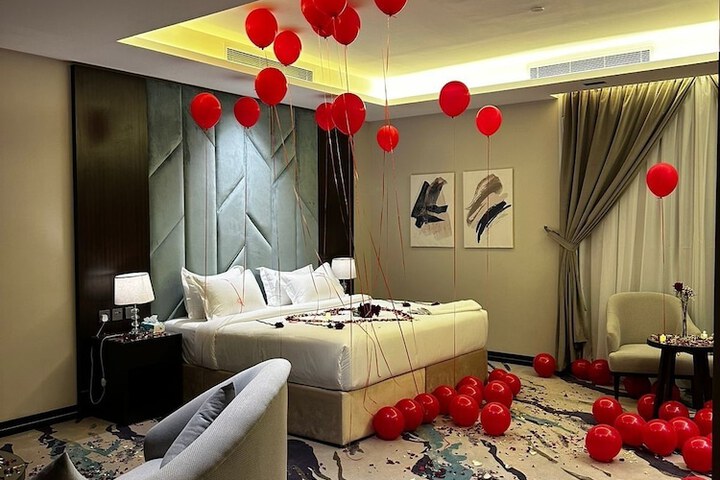 Room 17 of 28
