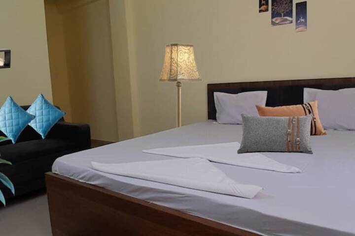 Room 5 of 11