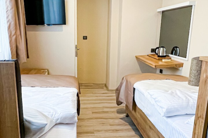 Room 13 of 23