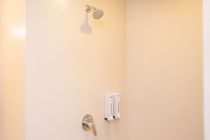 Room 32 of 38