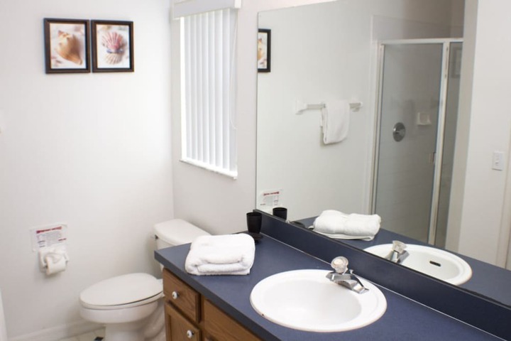 Room 12 of 16