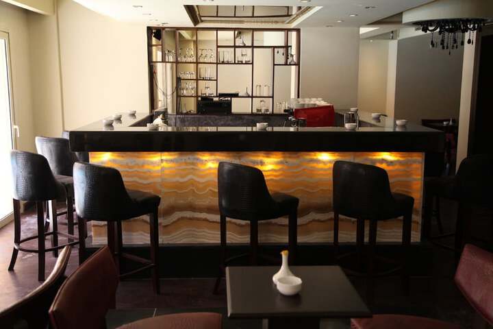 Lounge 34 of 40