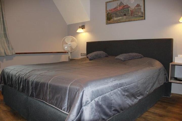 Room 9 of 46