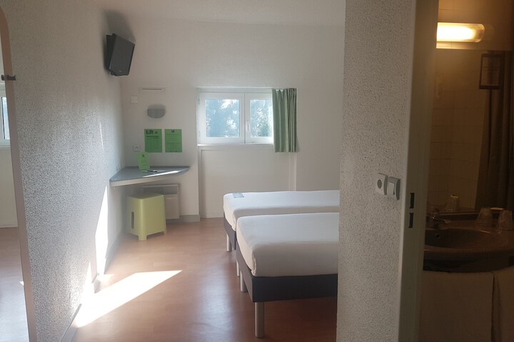 Room 9 of 31