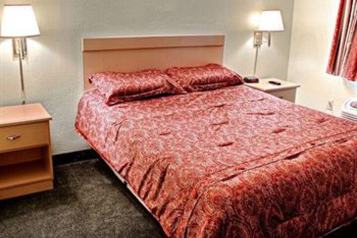 Room 13 of 16