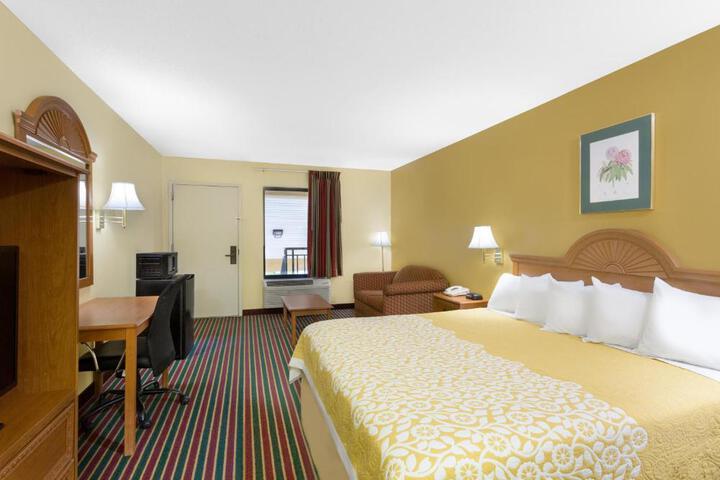 2 Double Beds Mobility Accessible (5 of 8)