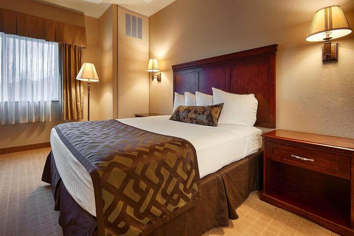 Standard King Bed Accessible (11 of 14)