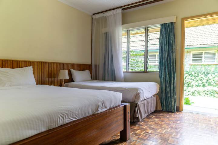 Room 5 of 77
