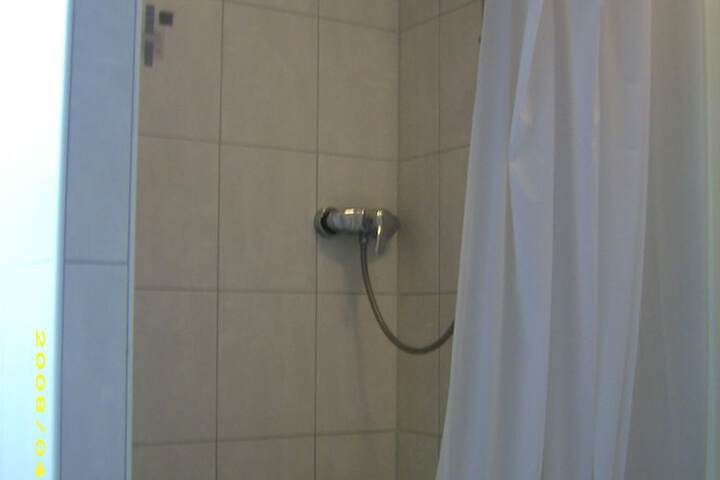Room 33 of 38