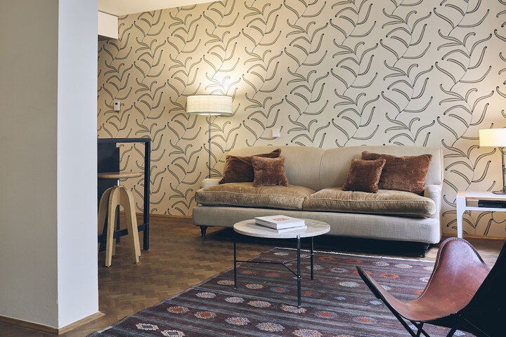 Room 52 of 96