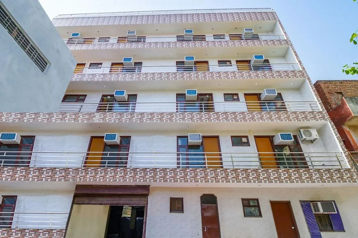 OYO Home 41357 Cozy Stay NSIT Delhi Dwarka