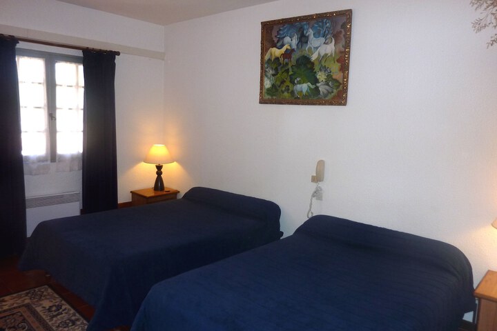 Room 9 of 37